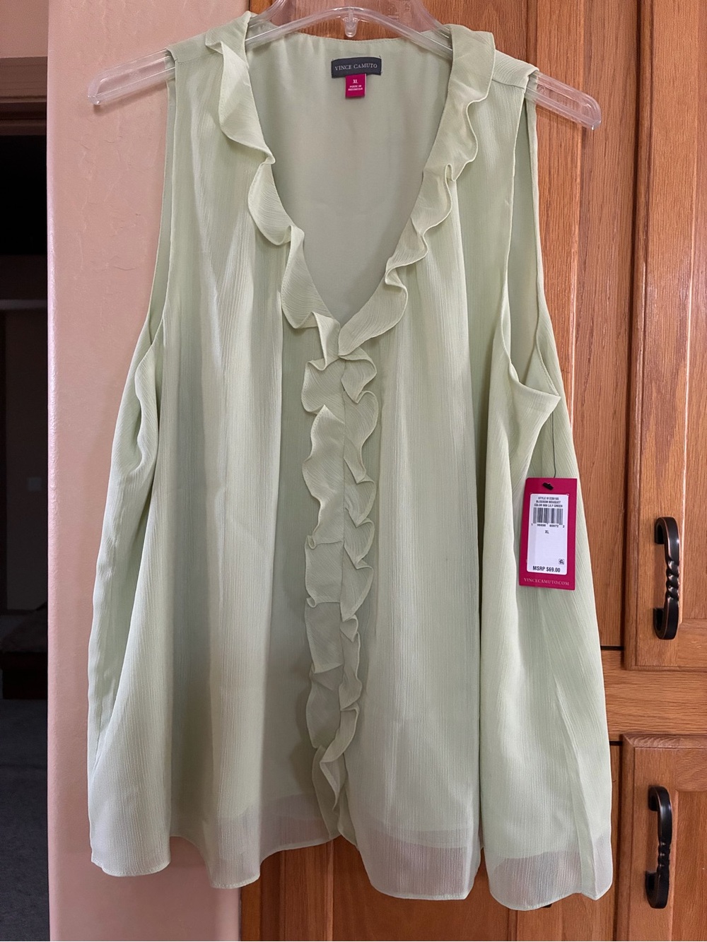 Vince Camuto Pale Mint Ruffle sleeveless top size XL.